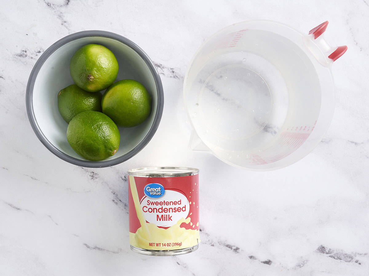 Die Zutaten, um die brasilianische Limonade zu machen.