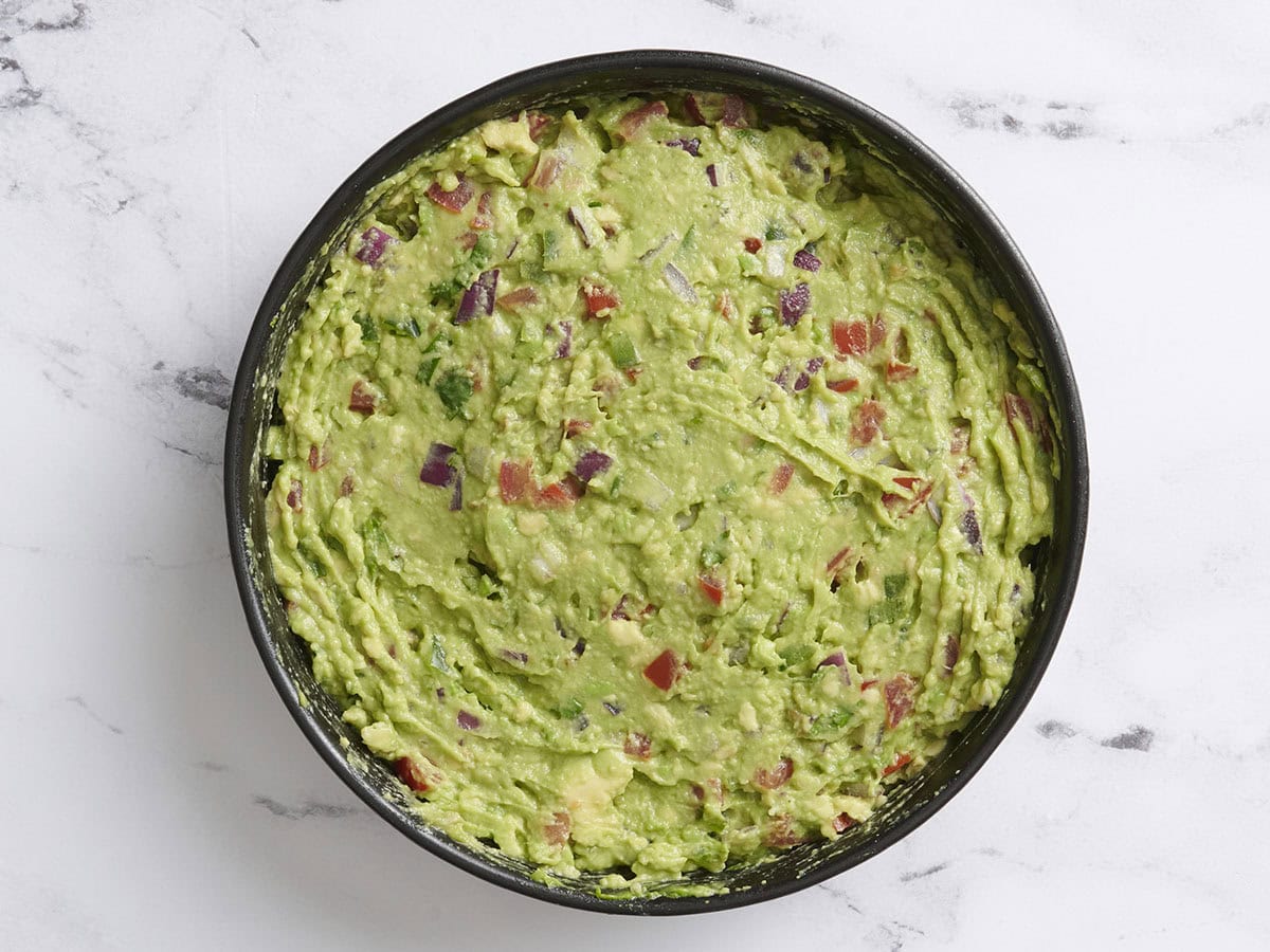 Hausgemachte Avocado -Guacamole in einer Schüssel.