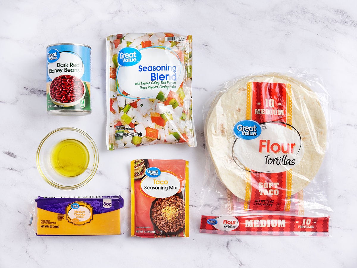 Die Zutaten für käsige Kidneybohnen-Quesadillas.