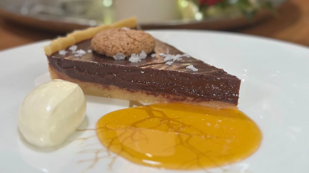 Nevens No-Bake-Haselnuss-Schokoladen-Tarte mit Zitruskaramell