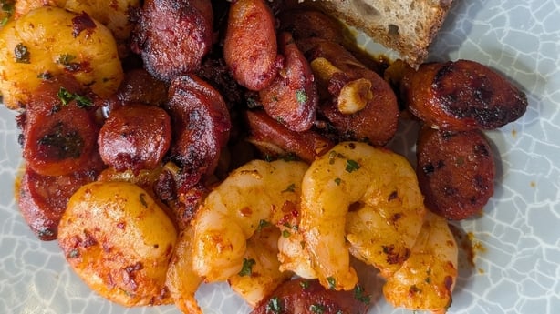 Nevens brutzelnde Knoblauch-Chili-Garnelen