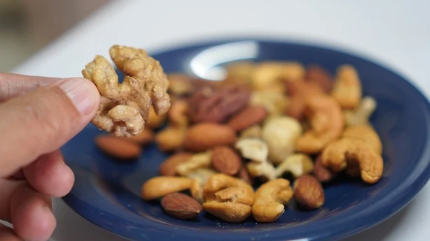 Getreide Cashewnüsse Mandel Macadamia