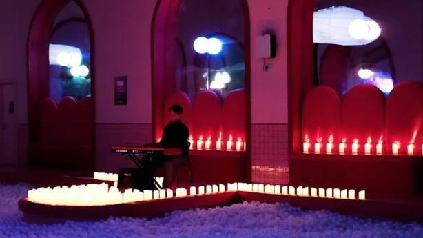 Performance bei Kerzenlicht