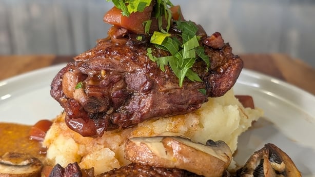 Eine Schüssel Coq au Vin