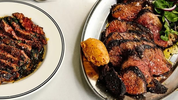 Schnelle Steaks von Ixta Belfrage mit Kaffee und Chilibutter 