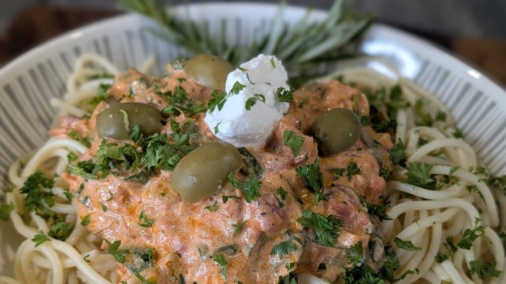 Fulvios Spaghetti mit Pancetta und Spinat-Olivensauce