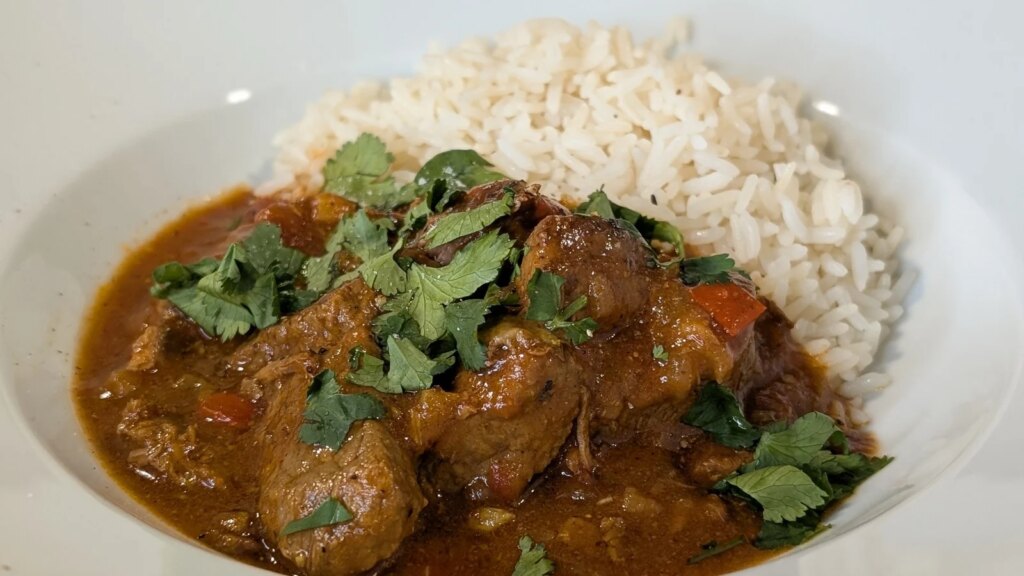 Sarah Butlers langsam gegartes Rindfleisch-Curry