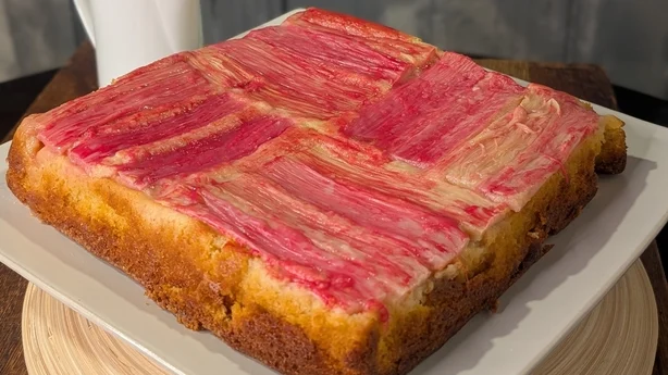 Rhabarber-Pudding-Kuchen