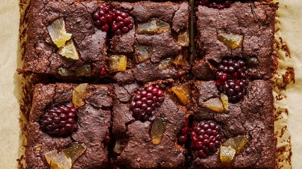 BOSH!s Ingwer-Beeren-Brownies mit schwarzen Bohnen 