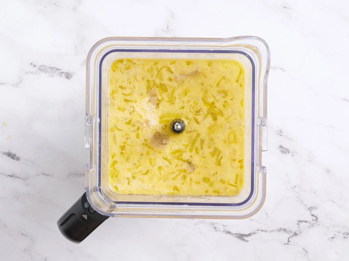 Lauch-Kartoffel-Suppe im Mixer.