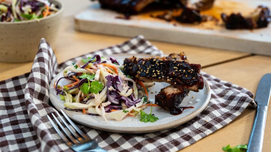 Eva Paus asiatische Küche: Hoisin-Rippen mit asiatischem Krautsalat