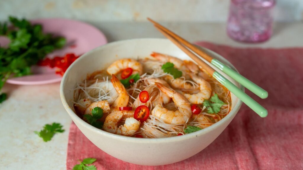 Eva Paus Garnelen-Tom-Yum-Suppe mit Nudeln