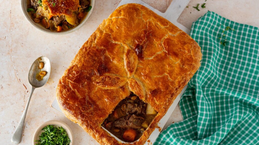 Beef Massaman Curry Pie von Eva Pau