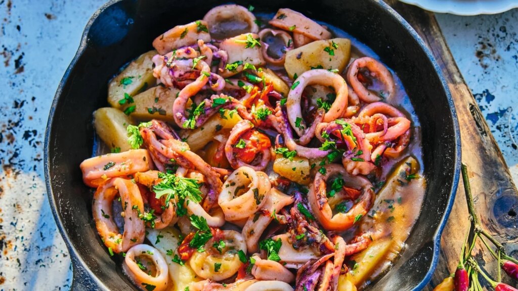 Gennaro Contaldos gedünsteter Tintenfisch und Kartoffeln