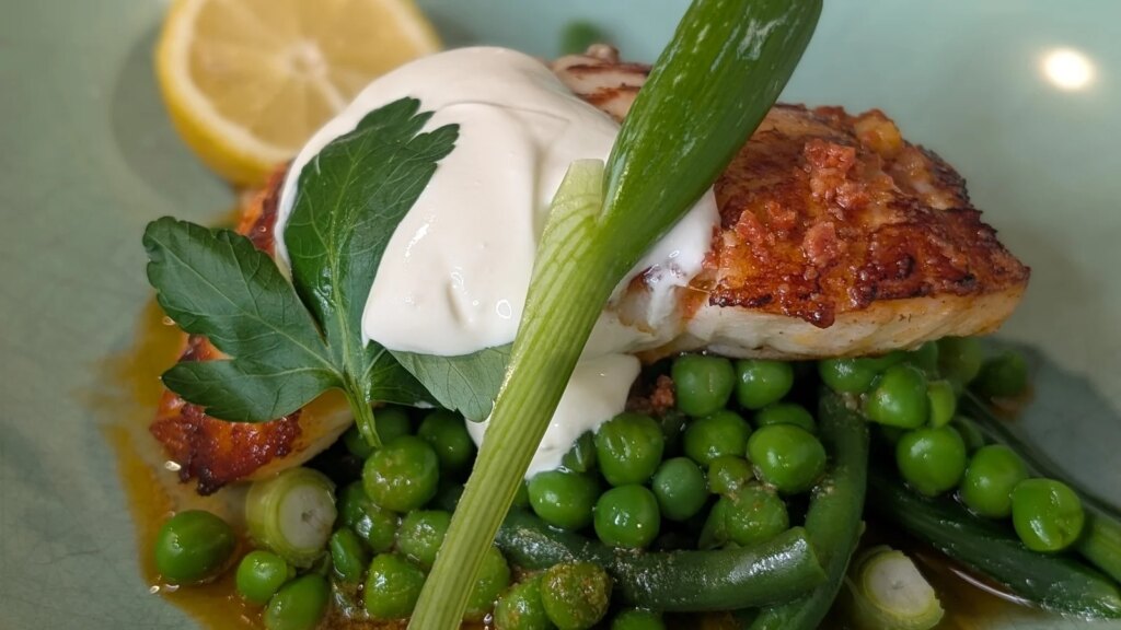 Derry Clarke's Spargel-, Spinat- und Erbsenrisotto, pochiertes Ei und Parmesan