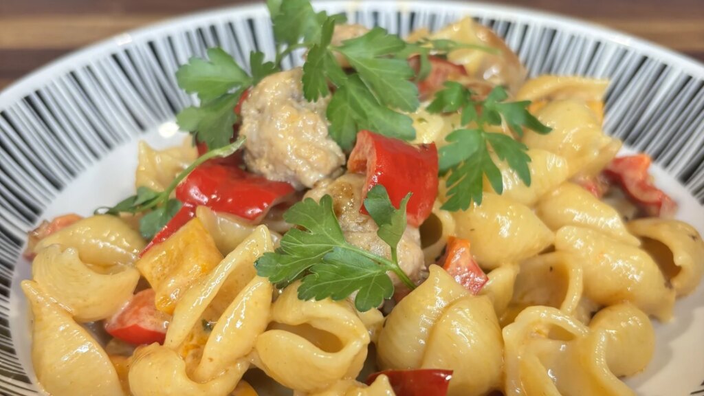 Paul Flynns Orecchiette mit Wurstfleischbällchen, Pfeffercreme und Thymian