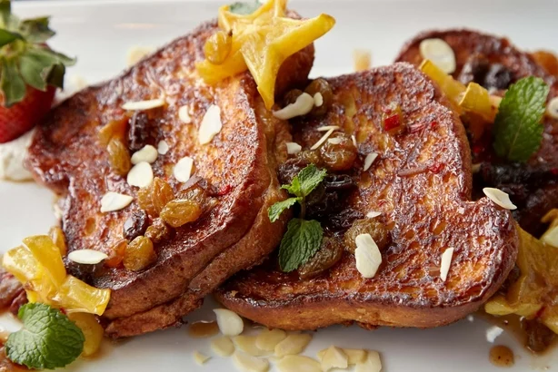 French Toast mit Rosinen