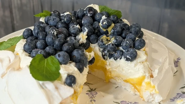 Pavlova mit Zitronenquark
