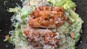 Mags' in Buttermilch gebratenes Hühnchen mit würziger Mayonnaise