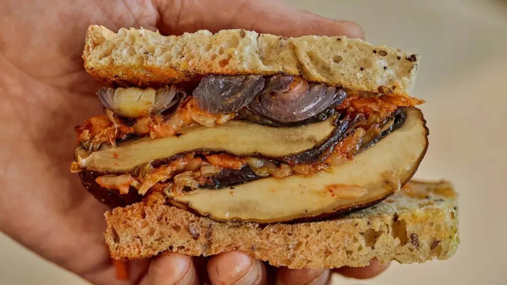 Hugh Fearnley-Whittingstalls Sandwich mit gebratenen Pilzen und Kimchi-Sauerteig