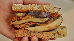 Hugh Fearnley-Whittingstalls Sandwich mit gebratenen Pilzen und Kimchi-Sauerteig