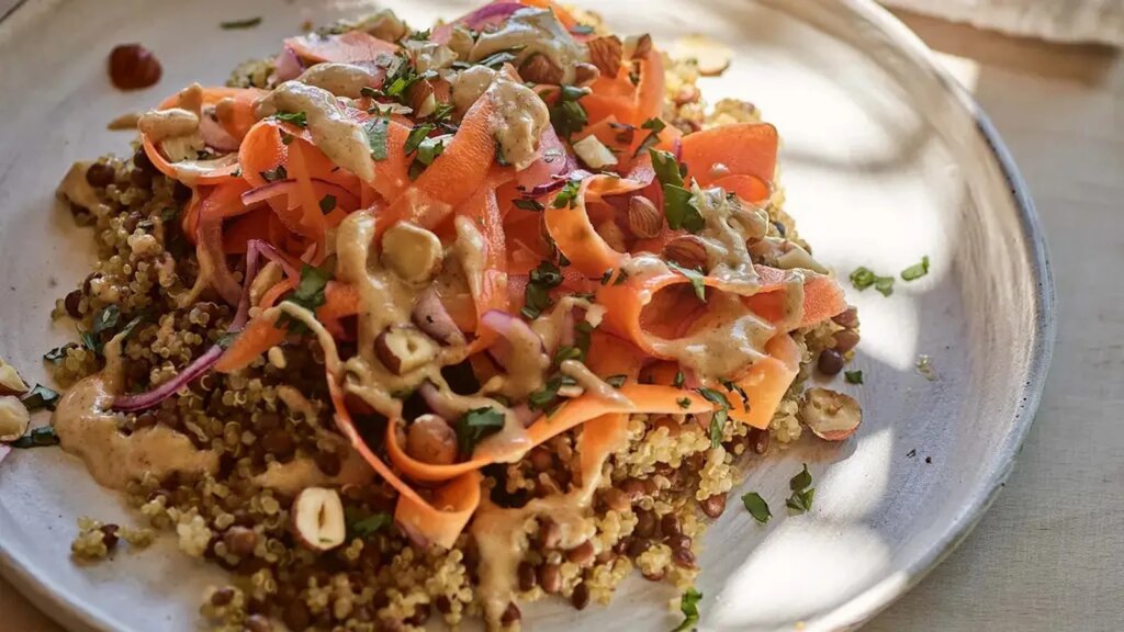 Hugh Fearnley-Whittingstalls Karotten-Quinoa-Salat mit Bändern