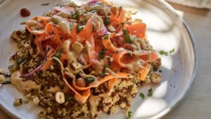 Hugh Fearnley-Whittingstalls Karotten-Quinoa-Salat mit Bändern