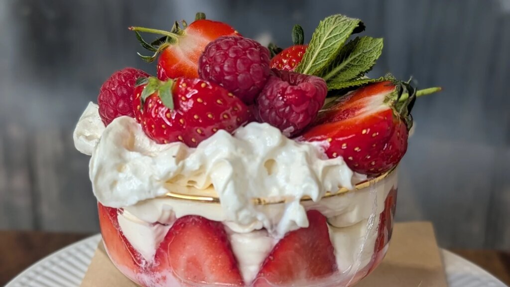 Sarah Butlers Sommerbeeren-Tiramisu