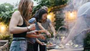 Planen Sie ein BBQ? Schauen Sie sich zuerst diese 5 Tipps zur Lebensmittelsicherheit an