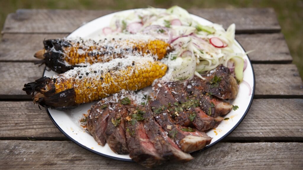 12 köstliche Arten, diesen Sommer Steaks zuzubereiten