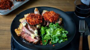Kochen Sie wie ein Koch: Roastbeef mit gefüllten Pilzen, Nduja und Blauschimmelkäse