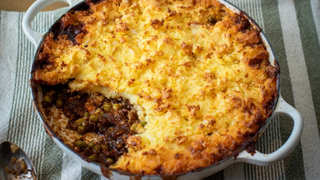 Mark's Shepherd's Pie mit Pecorino-Püree-Topping