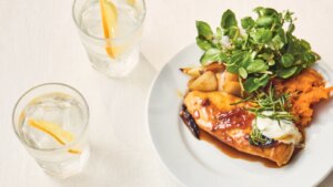 Wie man Jamie Olivers klebriges Orangenhähnchen in 20 Minuten zubereitet