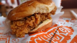 3 irische Gastronomen kämpfen gegen die Welle amerikanischer Brathähnchen
