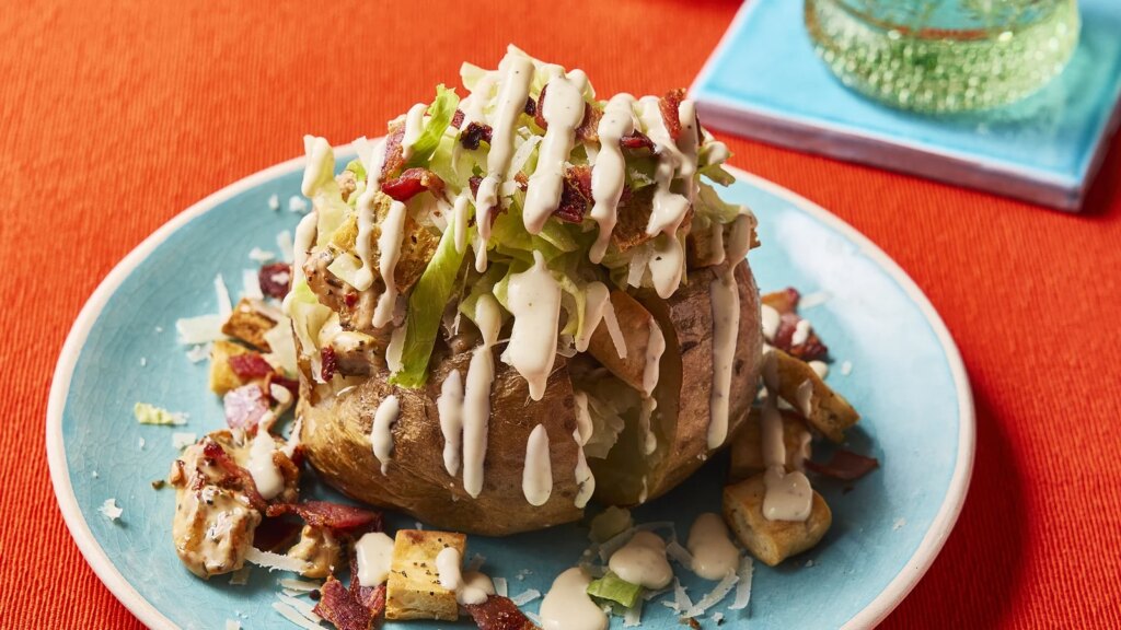 Rezept für Hühnchen-Caesar-Pellkartoffeln