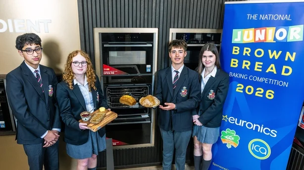   Aayan Ahmed, Eleanor-Rose Delaney, Oskar Mack und Amy Lalor vom Kilkenny College bei der Eröffnung des diesjährigen National Brown Bread Baking Competition. 