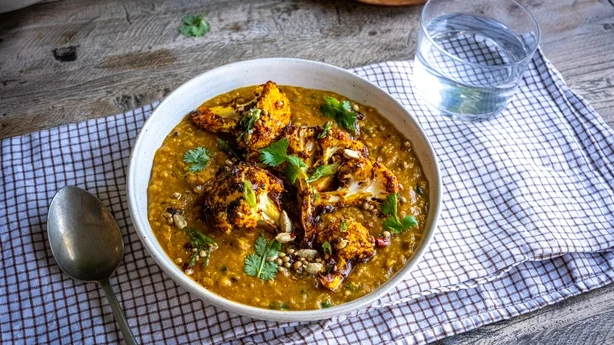 Dahl und knuspriger Blumenkohl