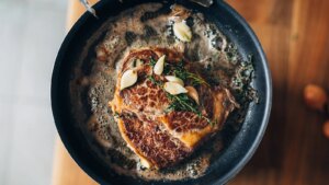 Marco Pierre White erklärt, wie man das perfekte Steak zubereitet