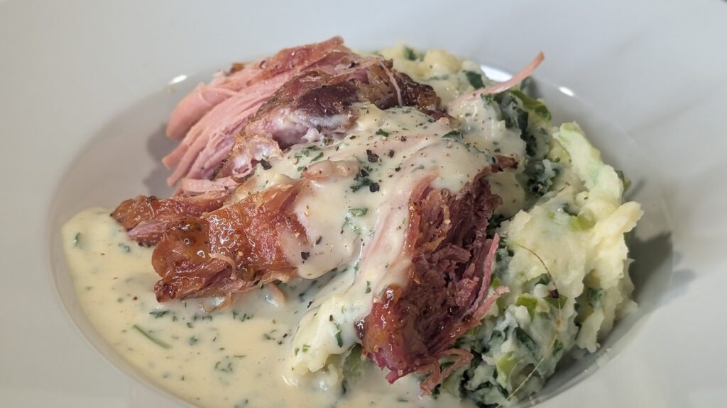 Sarah Butlers Colcannon mit Schinken-Petersilien-Sauce