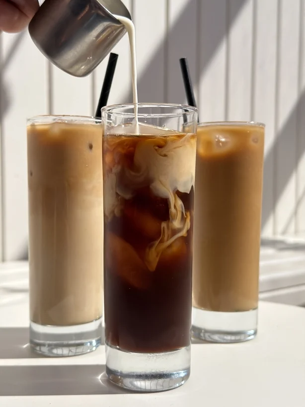 drei Gläser Eiskaffee